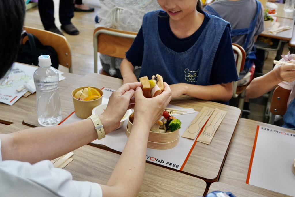 親子でお弁当を実食